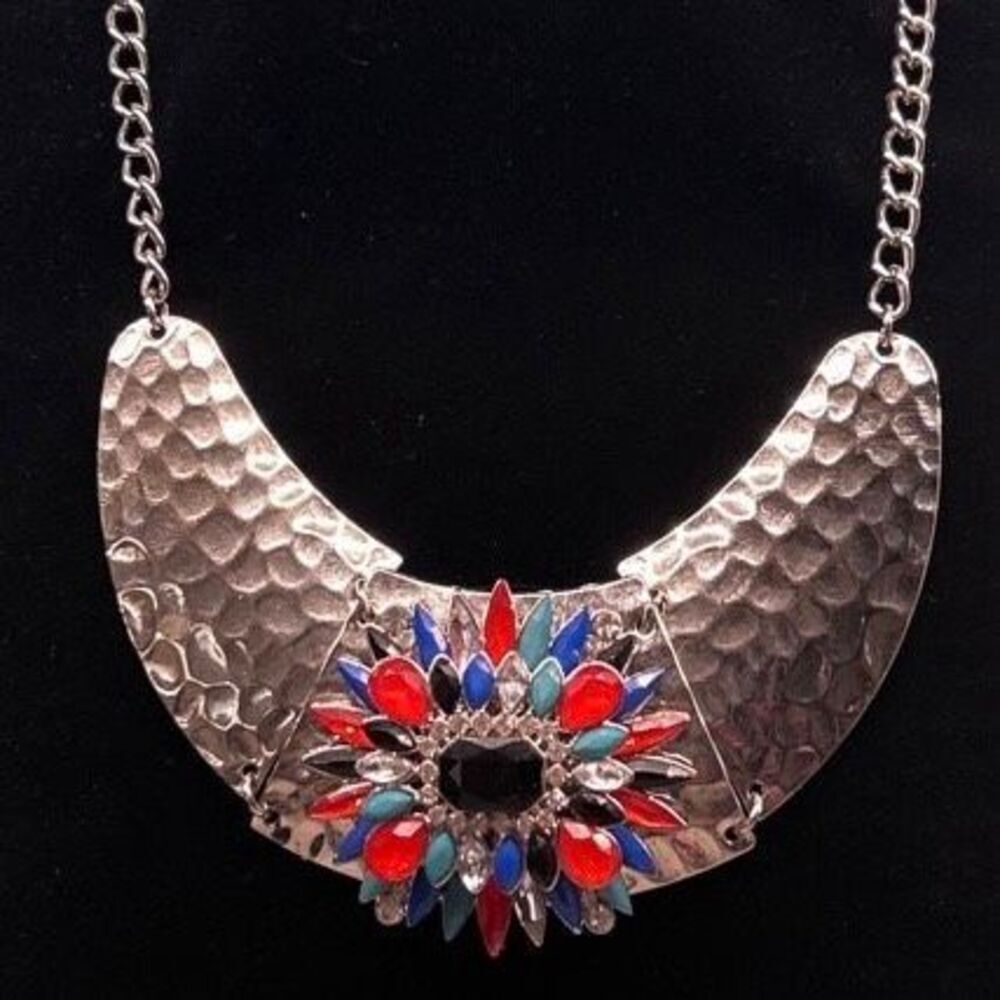 Vtg Hammered Metal Rhinestone Cluster Boomerang Necklace Women's 17" Silver-tone